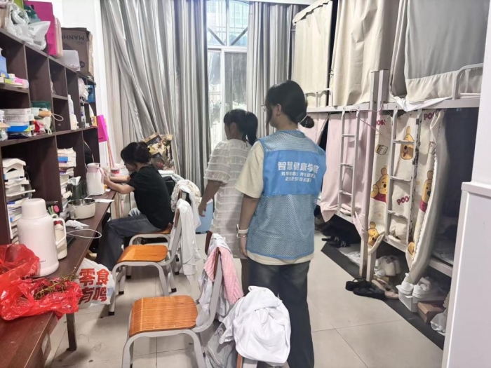 “一站式”学生社区|智慧健康学院自律委员会开展“暖心服务站・筑梦温馨寓”活动