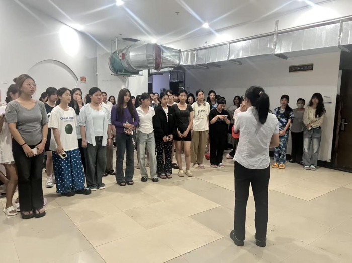 消防安全｜筑牢宿舍“防火墙”上好入学“安全课”—智慧健康学院开展13栋消防安全演练